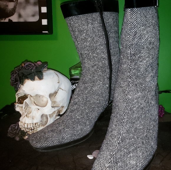 London Style Grey Heeled Boots - Picture 1 of 2